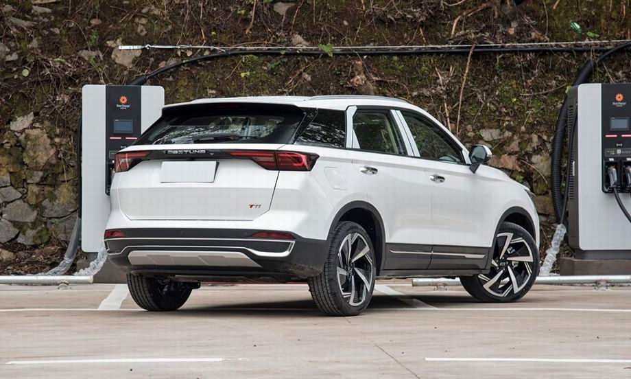 Фото 6 — Bestune T77: обзор салона и багажника